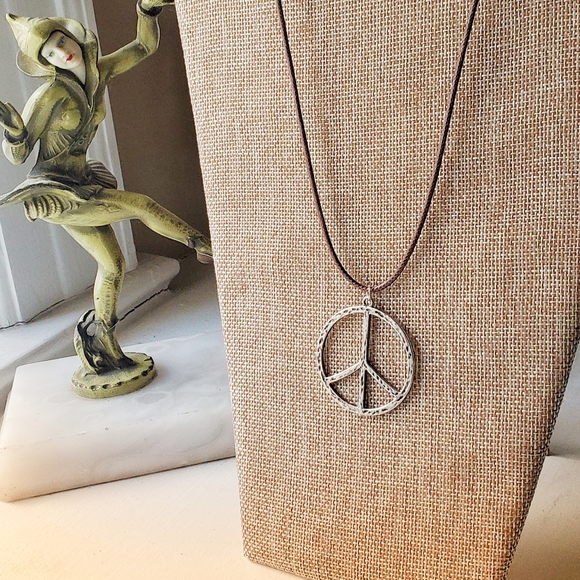 Handmade peace sign necklace - Picture 2 of 4